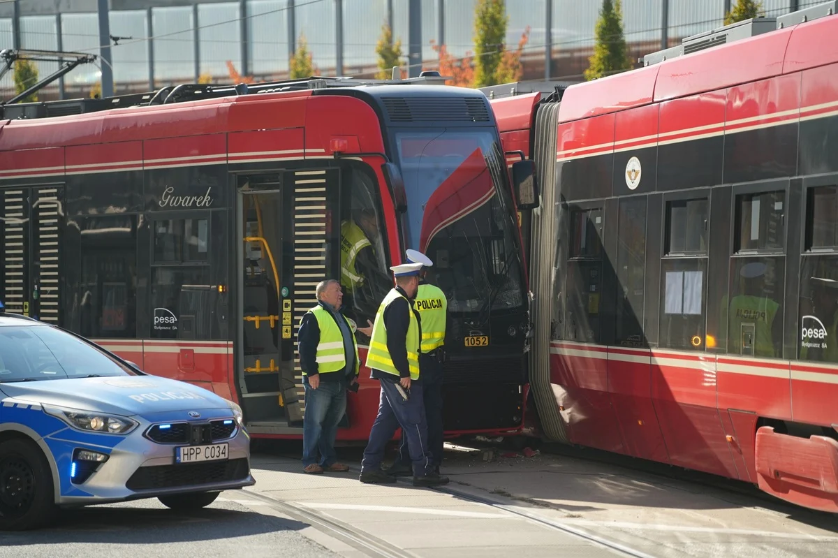 Kolizja tramwajów na centrum przesiadkowym – utrudnienia w ruchu