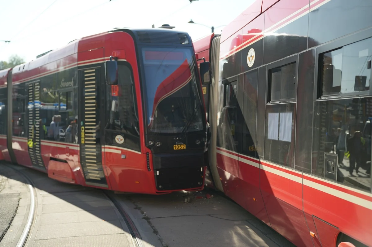 Kolizja tramwajów na centrum przesiadkowym – utrudnienia w ruchu
