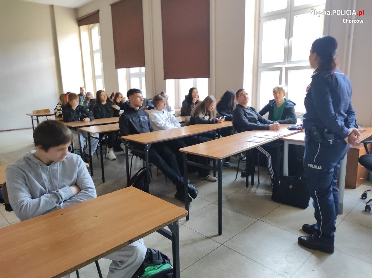 Uczniowie technikum w Chorzowie poznali zagrożenia handlu ludźmi