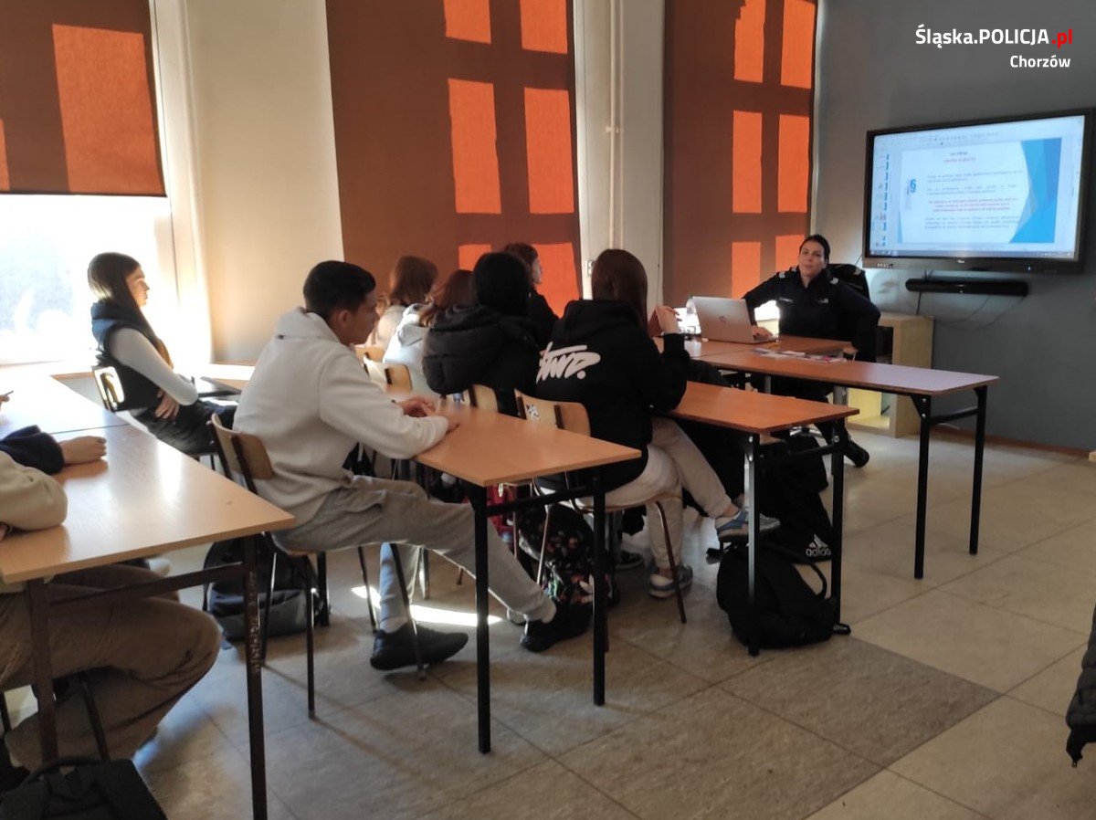 Uczniowie technikum w Chorzowie poznali zagrożenia handlu ludźmi