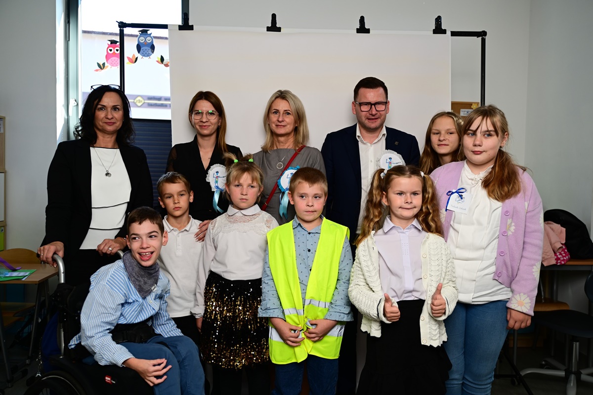 "Odblaskowa Szkoła 2024" – wernisaż w Niebieskim Zakątku za nami