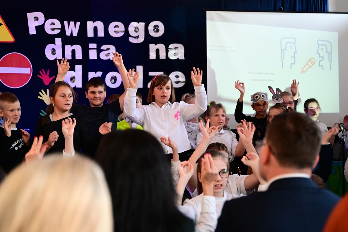 "Odblaskowa Szkoła 2024" – wernisaż w Niebieskim Zakątku za nami