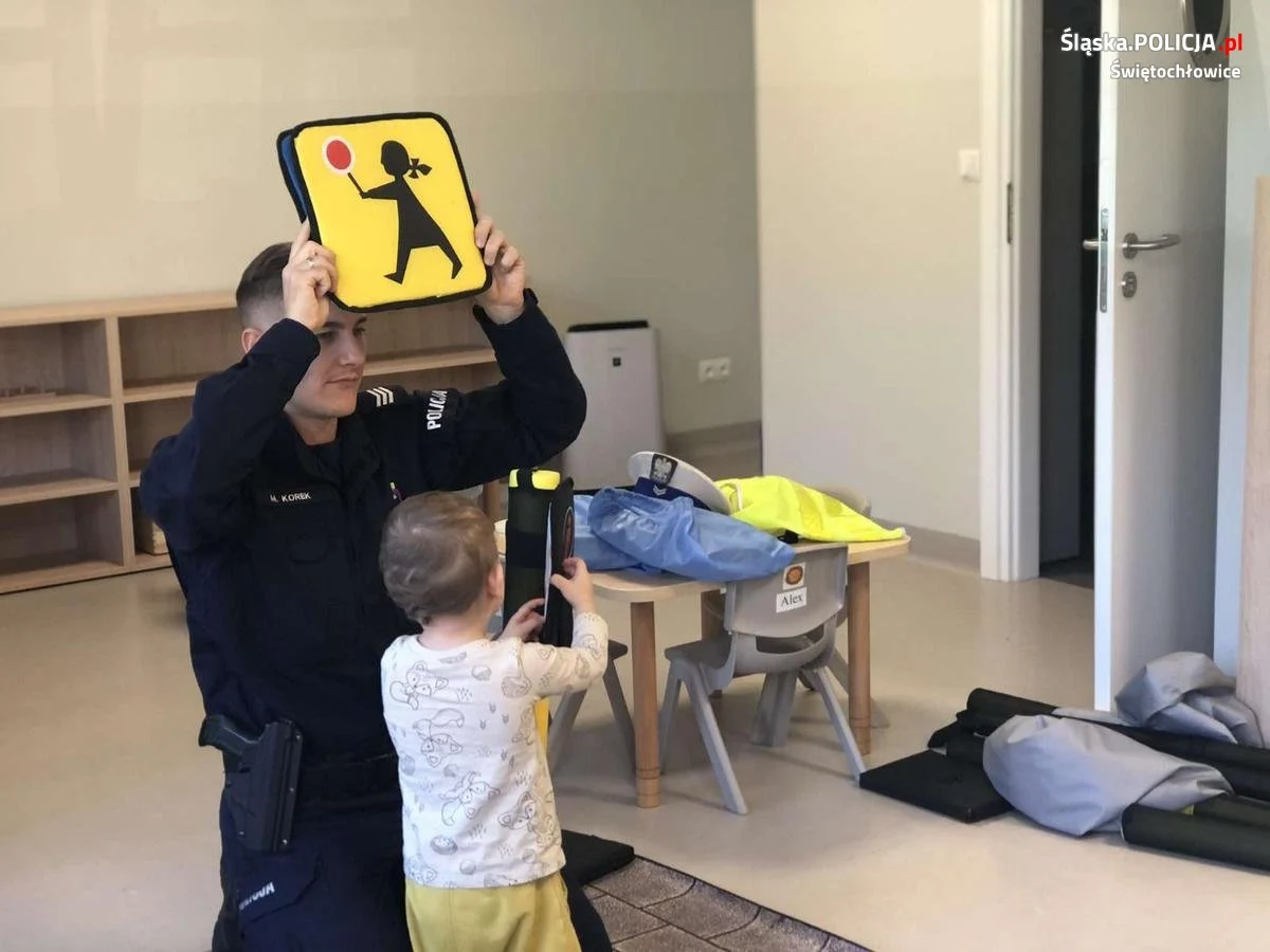 Przedszkolaki ze Świętochłowic uczą się, jak bezpiecznie dotrzeć do przedszkola