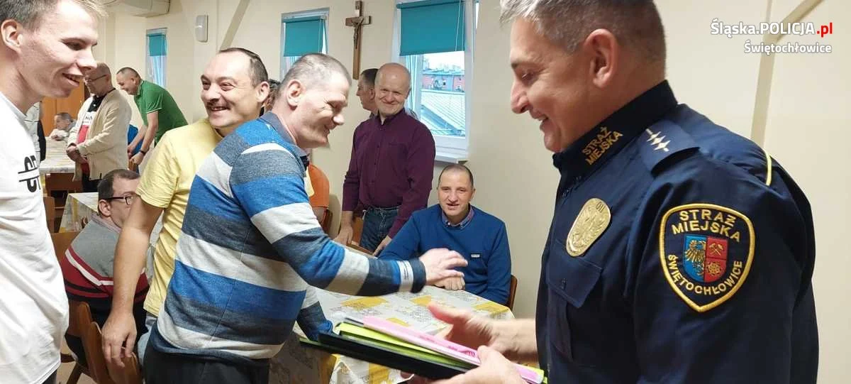 Policja i Straż Miejska w DPS Caritas w Świętochłowicach – spotkanie o bezpieczeństwie