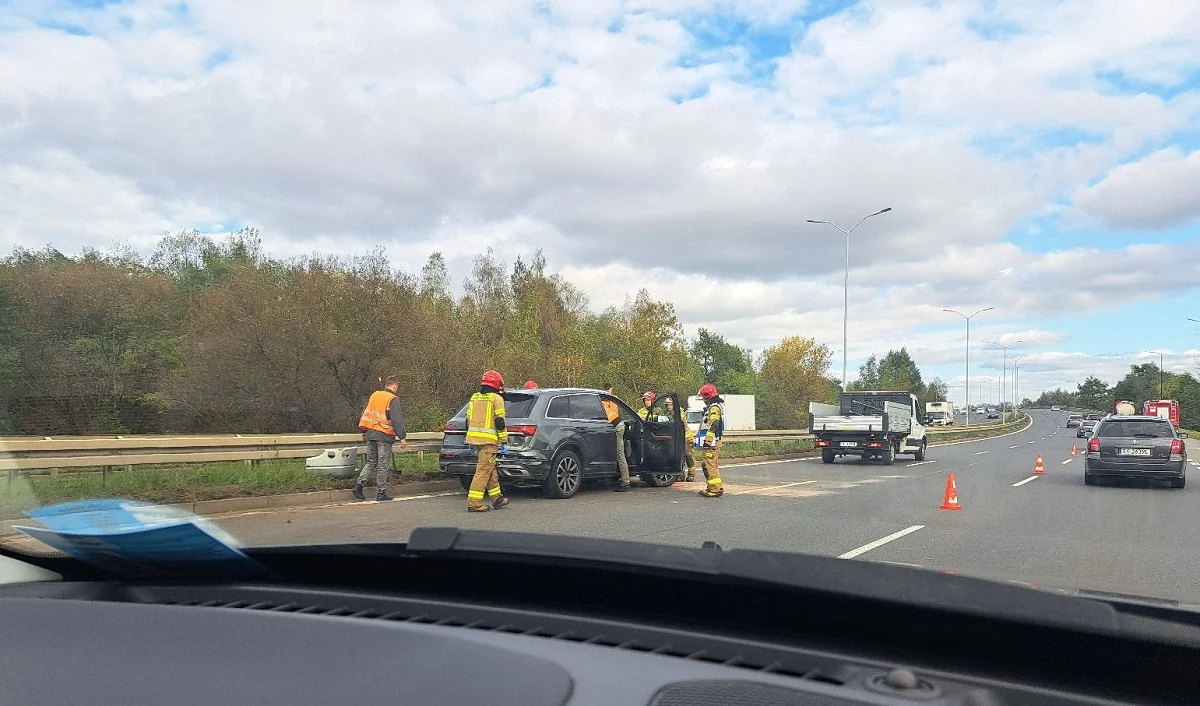 Groźna kolizja cysterny i osobówki w Świętochłowicach. Korki w godzinach szczytu na DTŚ