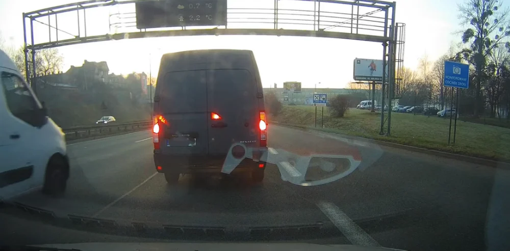 Samochód dostawczy paraliżował ruch na DTŚ. Kierowca nie został ukarany