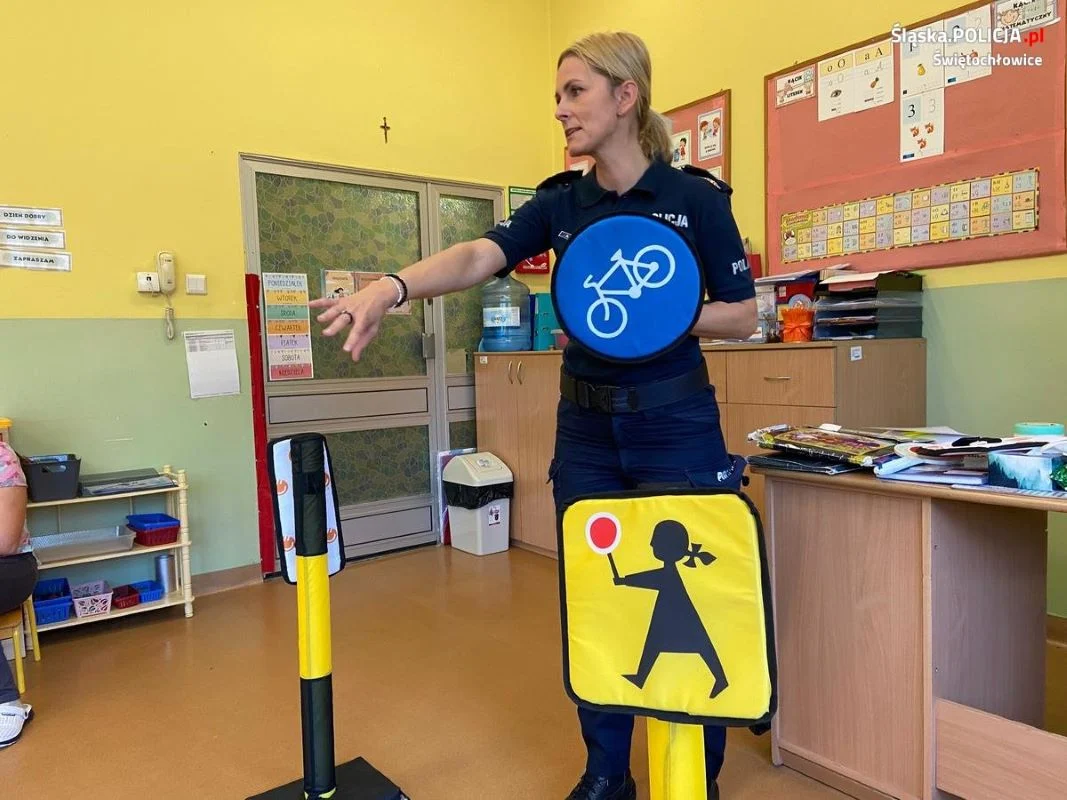 Świętochłowiccy policjanci edukują przedszkolaków w trosce o ich bezpieczeństwo
