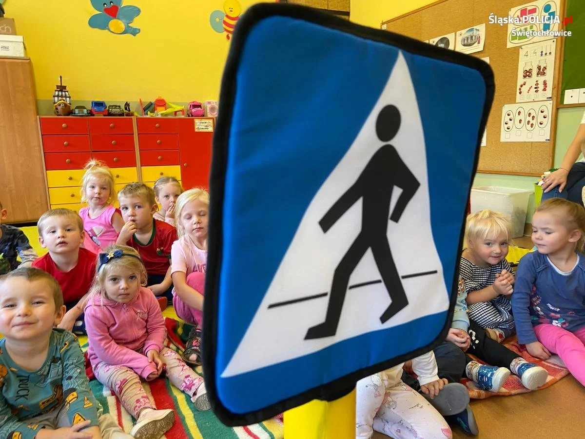 Bezpieczna droga do przedszkola – lekcja od świętochłowickich policjantów