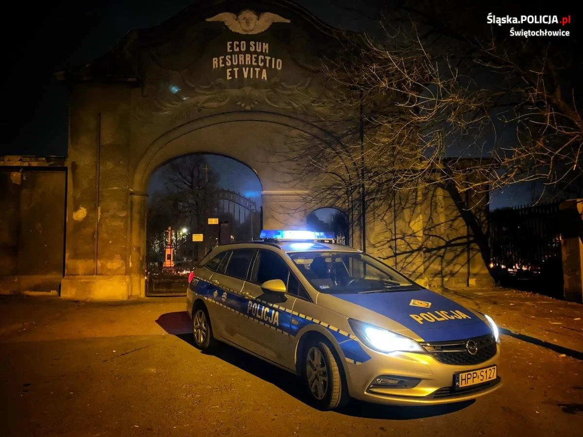 Bezpieczna wizyta na cmentarzu - świętochłowicka policja radzi