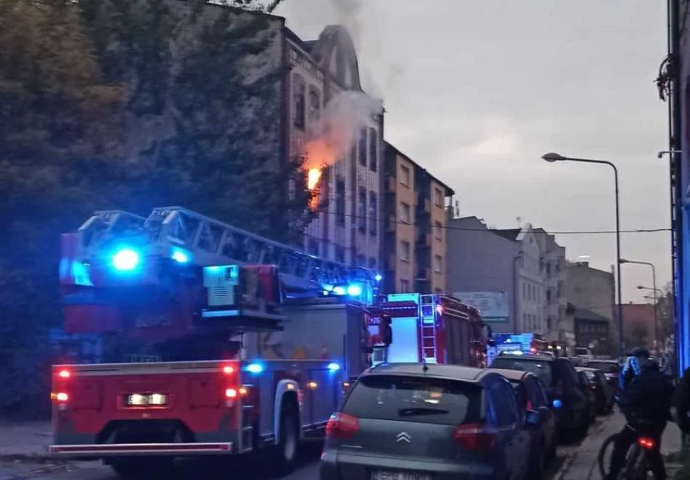 Pożar pustostanu przy ulicy Wyzwolenia 29 w Świętochłowicach