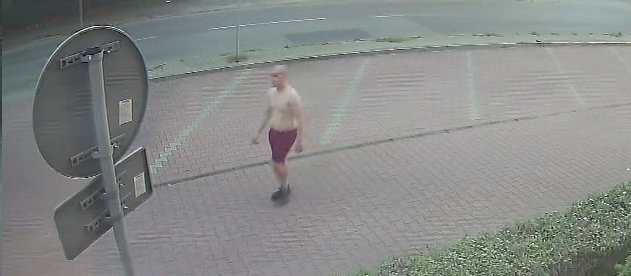 Próba podpalenia w Zabrzu. Policja apeluje o pomoc w ustaleniu tożsamości sprawcy