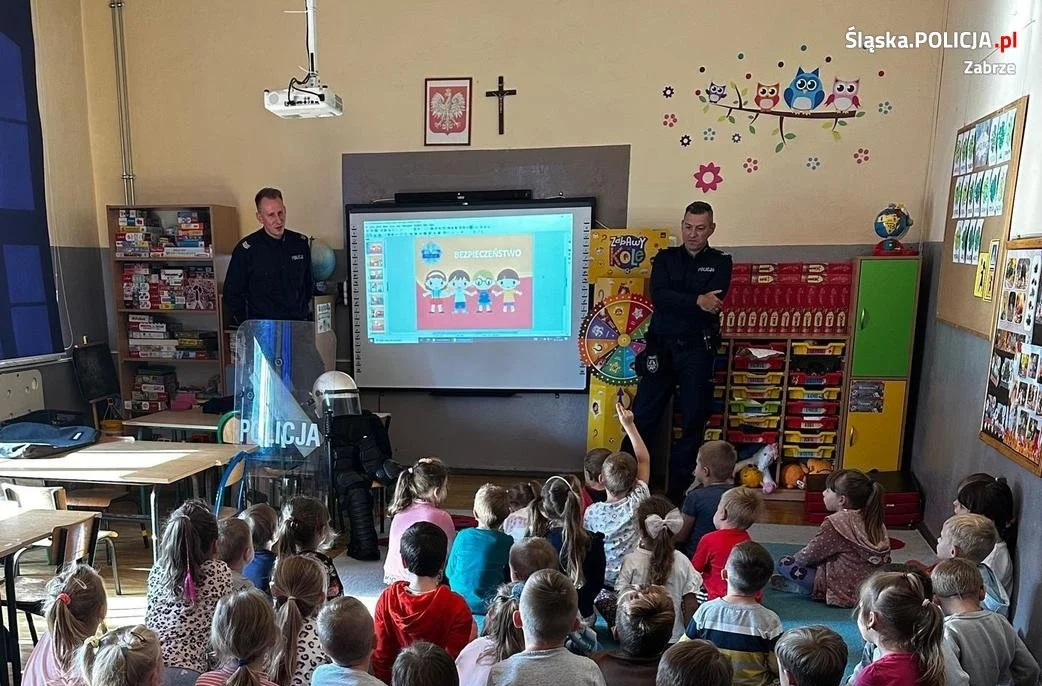 Policjanci z Komisariatu III spotkali się z dziećmi z Zespołu Szkolno-Przedszkolnego nr 16