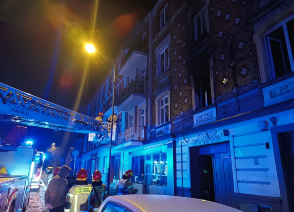 Pożar w Zabrzu. Strażacy ewakuowali mieszkańców na ulicy Karłowicza