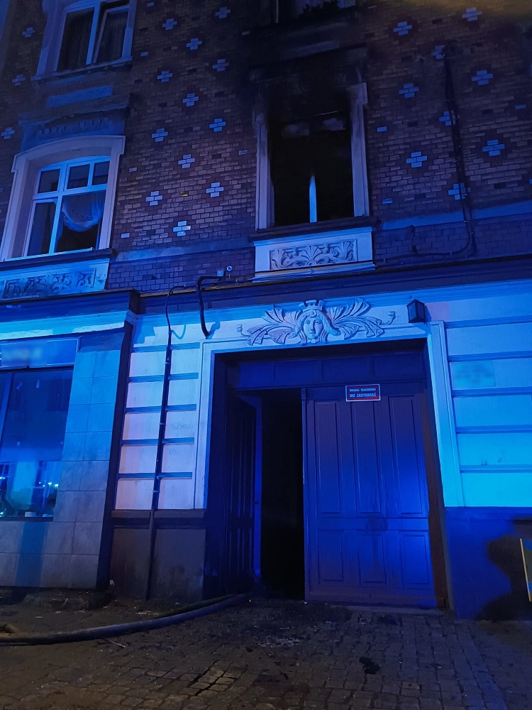 Pożar w Zabrzu. Strażacy ewakuowali mieszkańców na ulicy Karłowicza