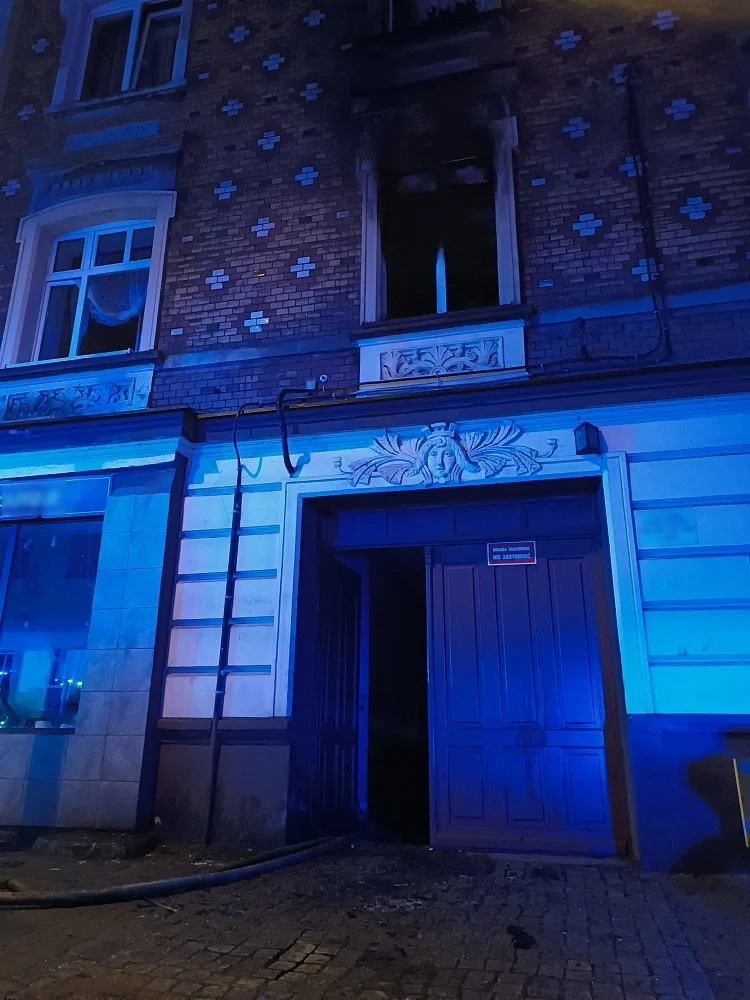Pożar w Zabrzu. Strażacy ewakuowali mieszkańców na ulicy Karłowicza