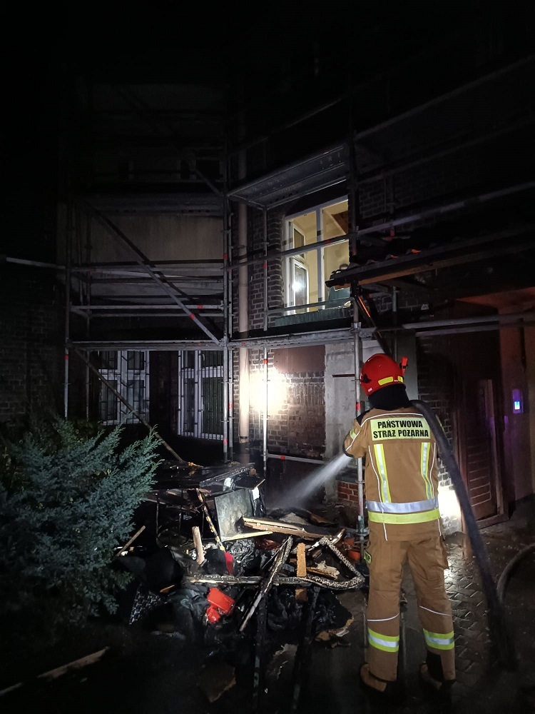 Pożar w Zabrzu. Strażacy ewakuowali mieszkańców na ulicy Karłowicza