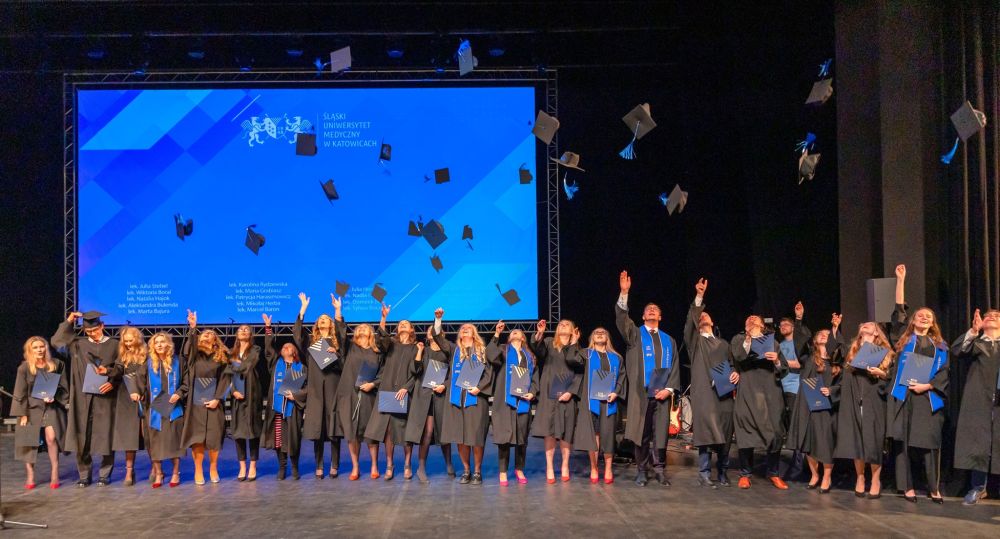 Studenci kierunków medycznych odebrali dyplomy! Za nami wielka uroczystość