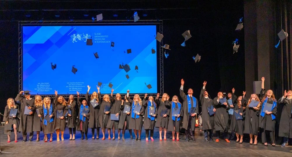 Studenci kierunków medycznych odebrali dyplomy! Za nami wielka uroczystość