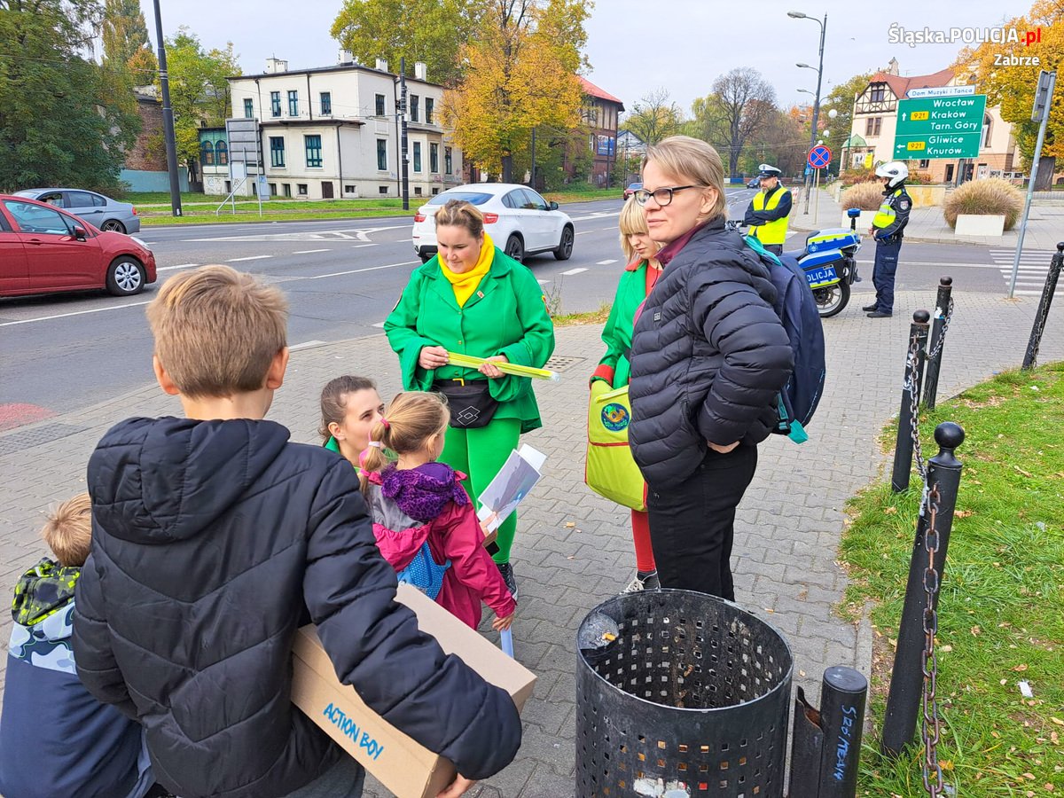 Policjanci z Zabrza i Fundacja Militarnego Mikołaja w akcji „Świeć przykładem”