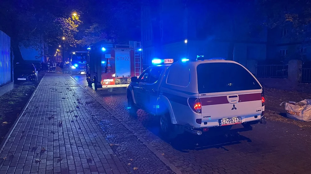 Pożar mieszkania przy ulicy ks. Pośpiecha w Zabrzu. 5 osób w szpitalu
