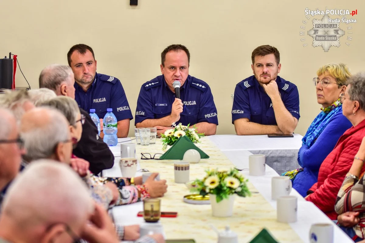 Jak nie dać się oszukać? Policjanci spotkali się z seniorami w Rudzie Śląskiej