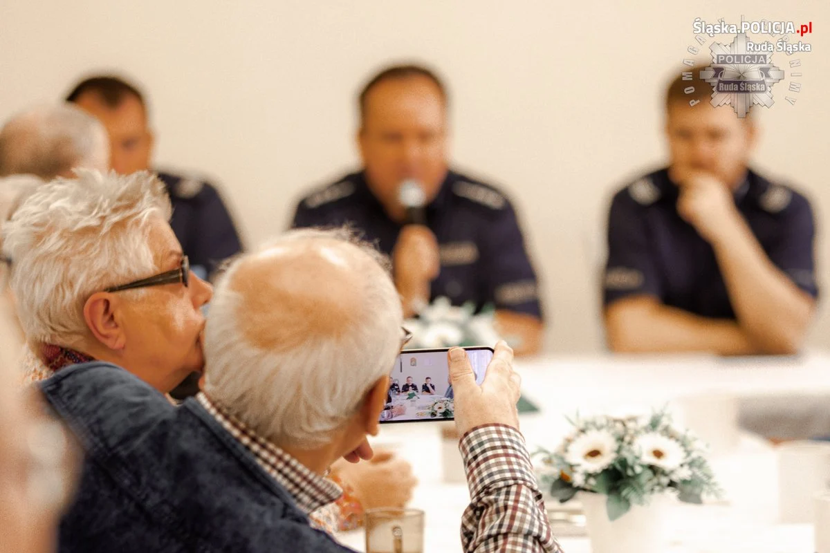 Jak nie dać się oszukać? Policjanci spotkali się z seniorami w Rudzie Śląskiej