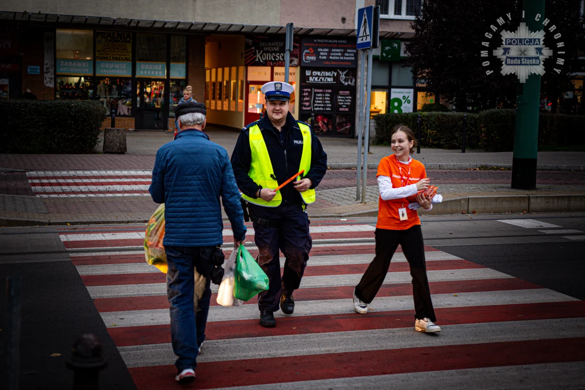 Ruda Śląska świeci przykładem. Trwa akcja "Świeć przykładem – noś odblaski"