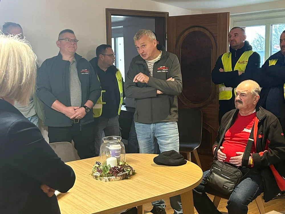 Hutnicy z Huty Pokój protestują w obronie miejsc pracy i przyszłości zakładu