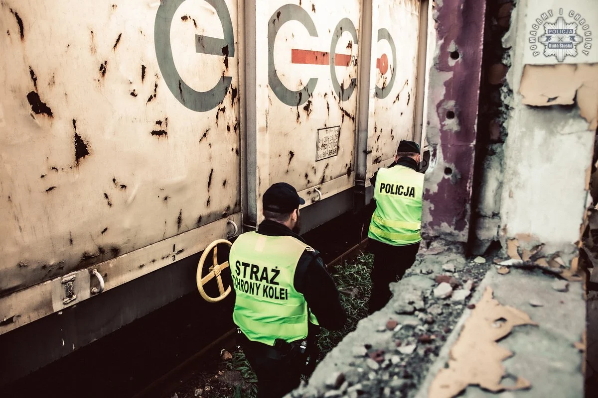 Policjanci z Rudy Śląskiej i SOK patrolowali tereny kolejowe