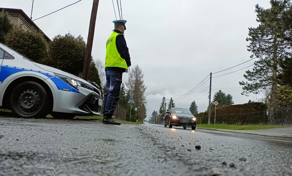 Kolizja na 1 Maja i pogorszone warunki na śląskich drogach. Policja apeluje o rozwagę