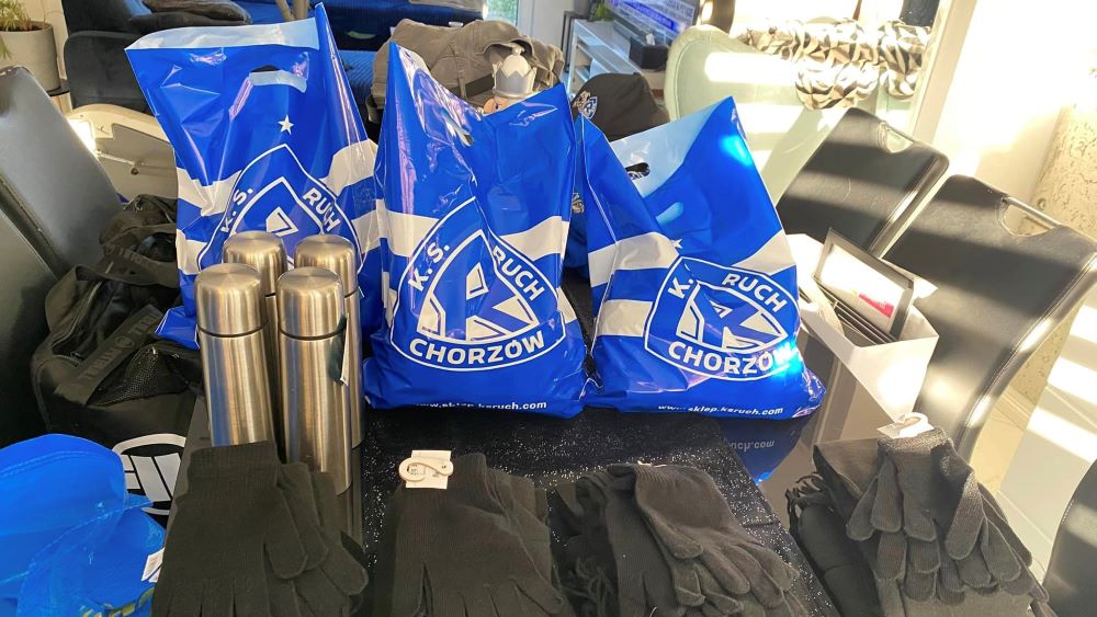 Kibicki Ruchu przekazały dary dla noclegowni dla kobiet