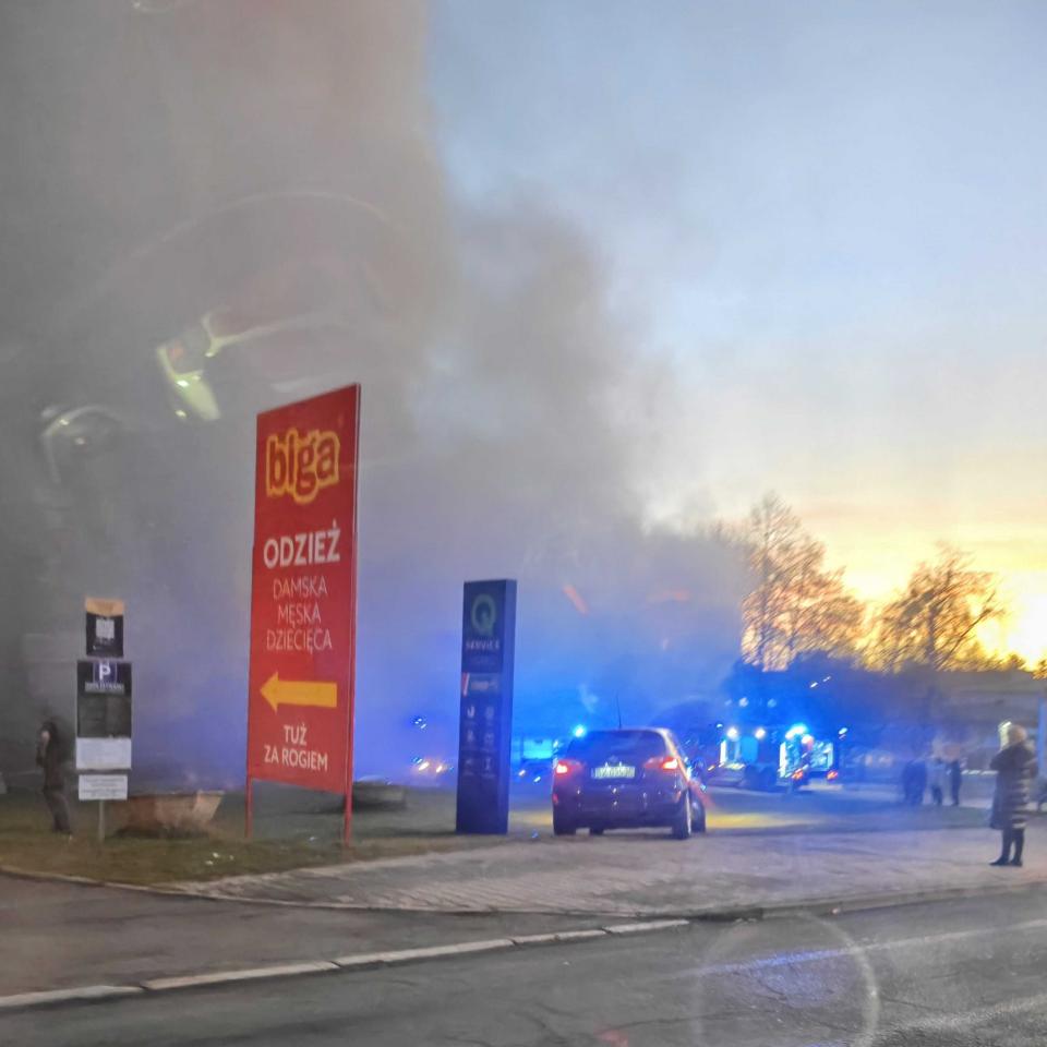 Pożar pawilonu handlowego w Rudzie Śląskiej 7 1