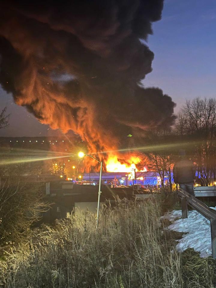 Pożar hali przy Teatralnej 7 5