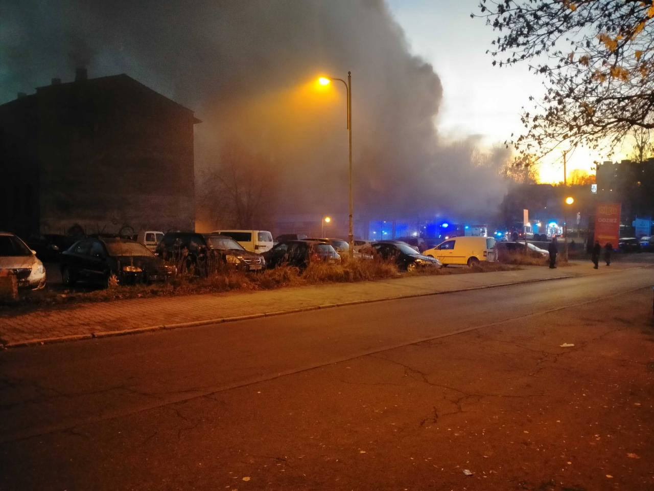 Pożar hali przy Teatralnej 7 6
