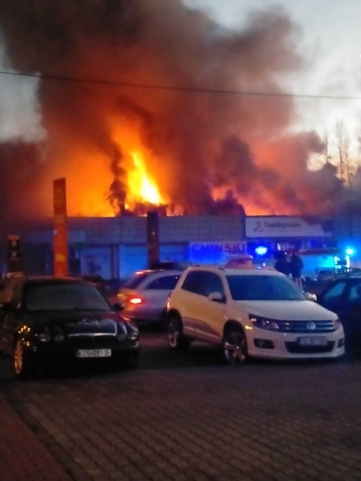 Pożar hali przy Teatralnej 7 8