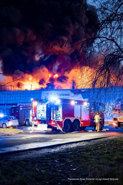 Pożar hali przy Teatralnej 7 2