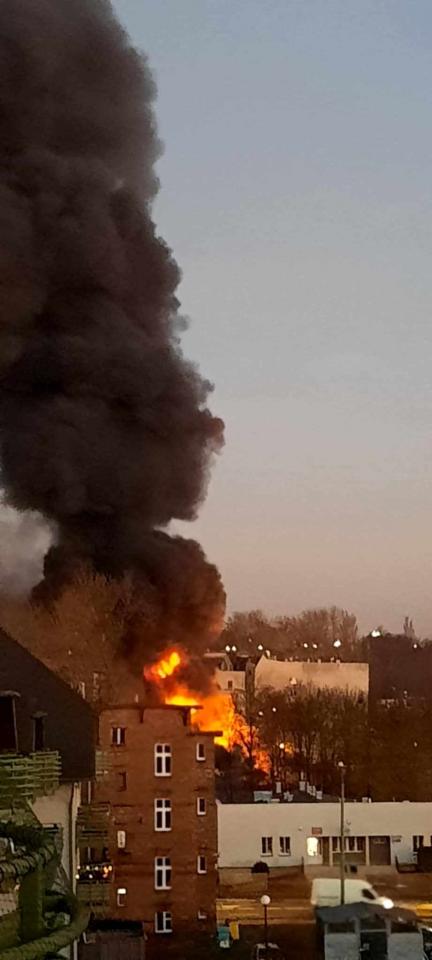 Pożar hali przy Teatralnej 7 11