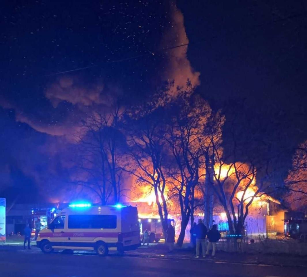 Pożar hali przy Teatralnej 7 14