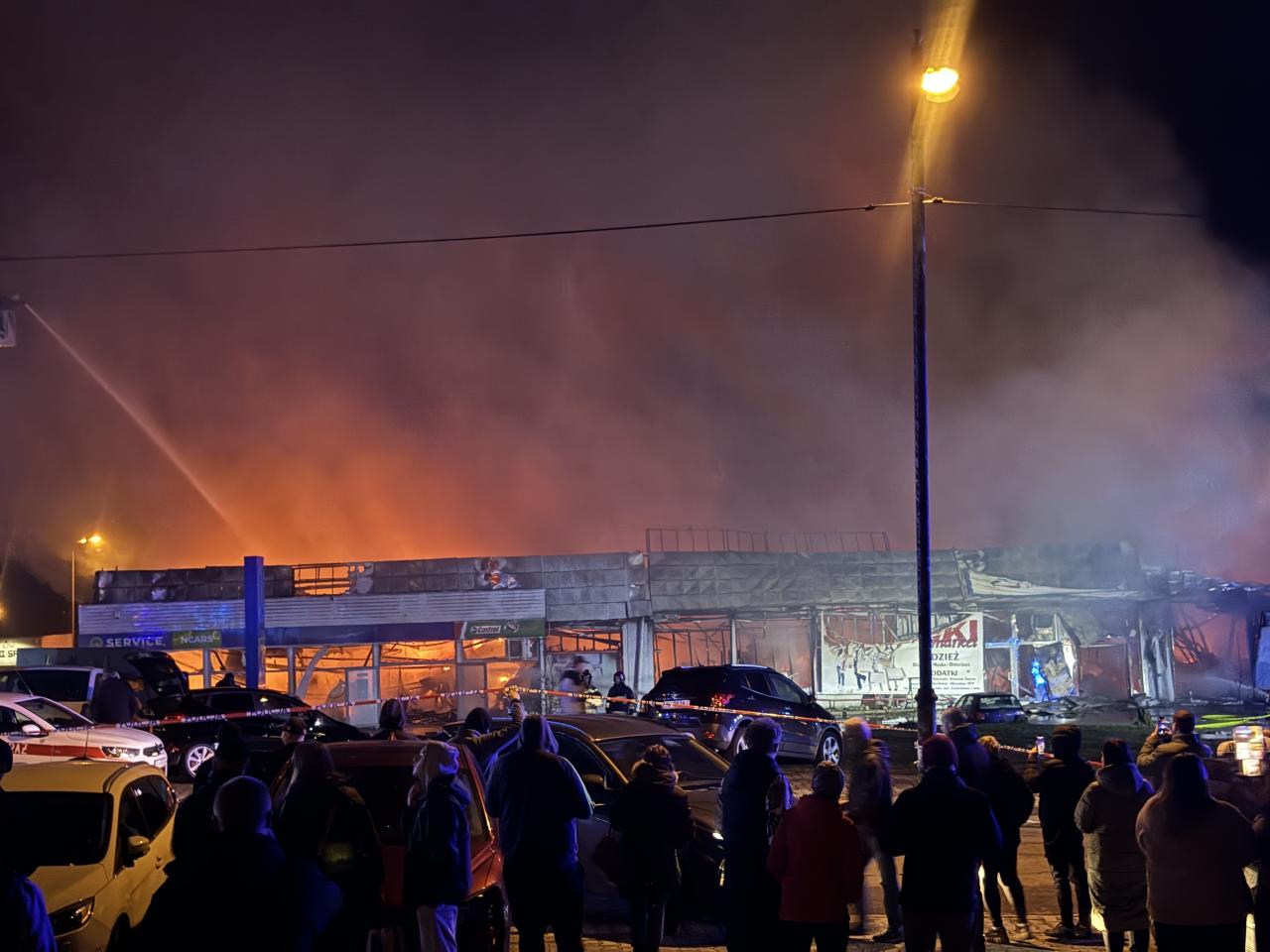 Pożar hali przy Teatralnej 7 37