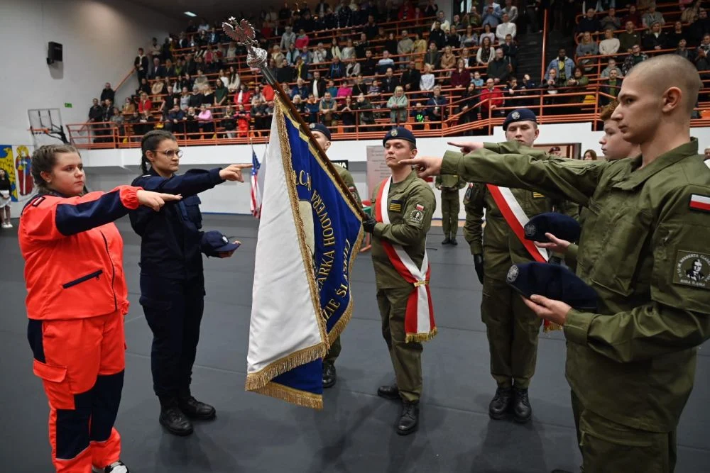 Uczniowie klas mundurowych złożyli uroczyste ślubowanie!