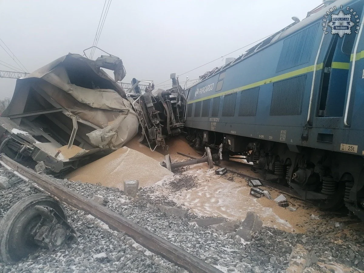 Zderzenie pociągów towarowych w Kuźni Raciborskiej. Maszynista w szpitalu