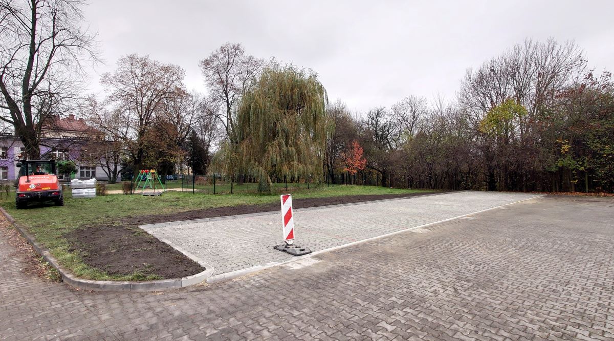 Komfortowe poruszanie się i parkowanie w mieście. Przybywa chodników i miejsc parkingowych