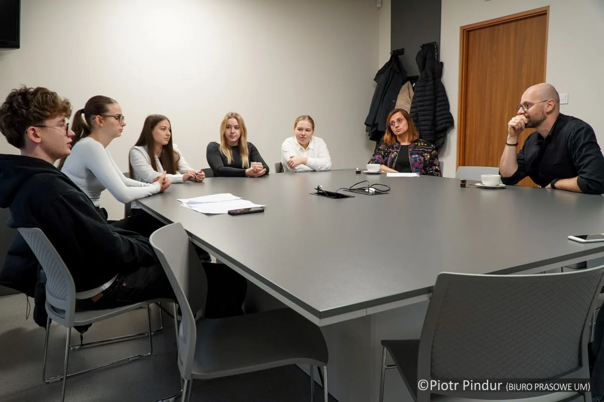 Lokalni przedsiębiorcy mentorem dla młodych – sukces „Firmy na Start”