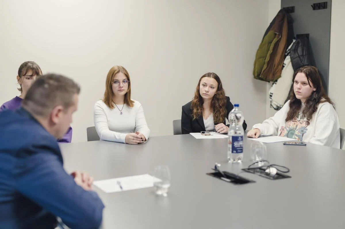 Lokalni przedsiębiorcy mentorem dla młodych – sukces „Firmy na Start”