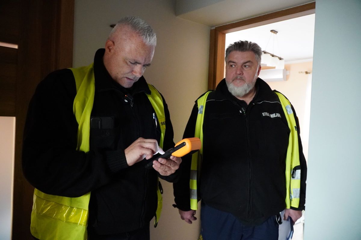 Kontrole CEEB w Siemianowicach: straż miejska sprawdza domy i mieszkania