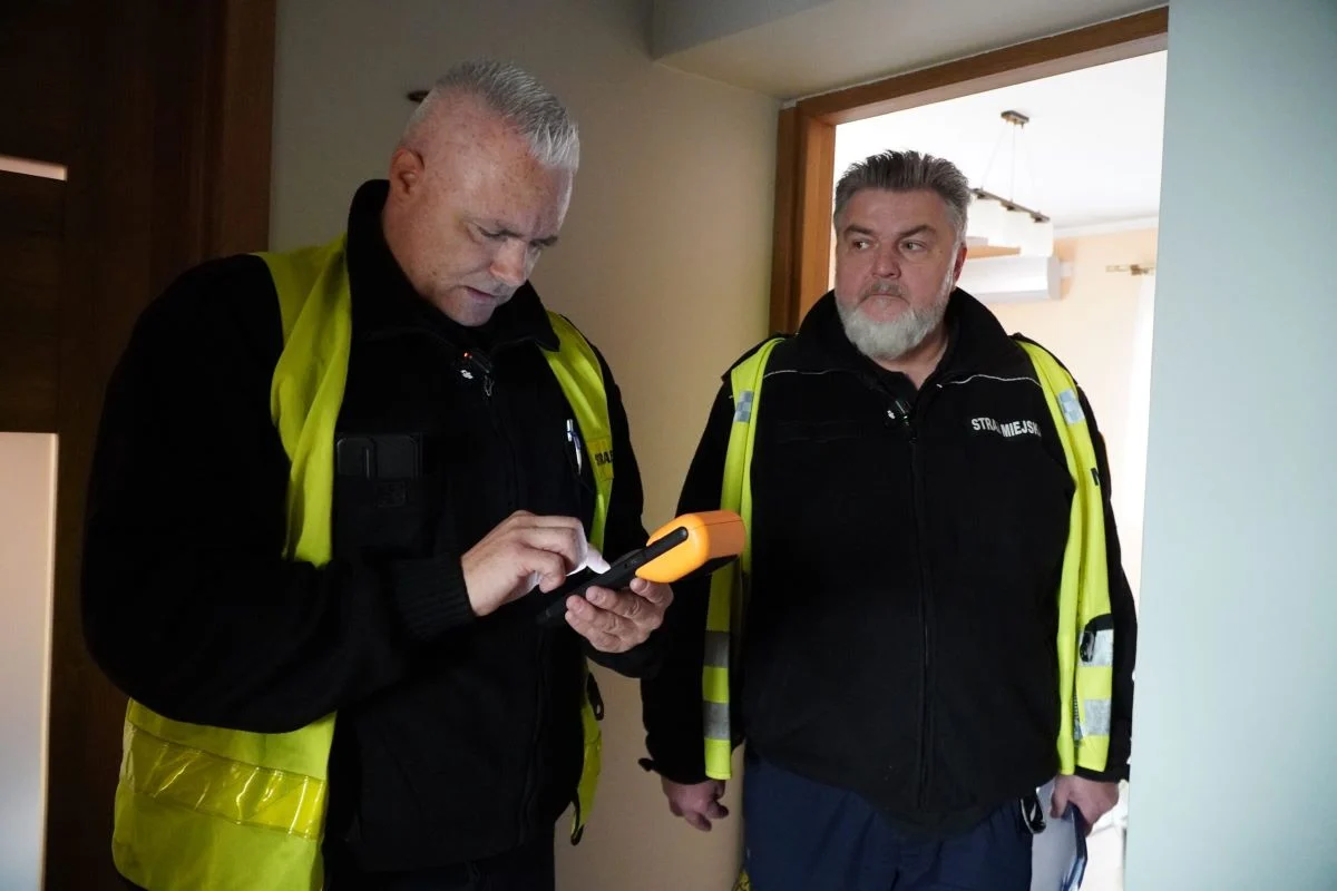 Kontrole CEEB w Siemianowicach: straż miejska sprawdza domy i mieszkania