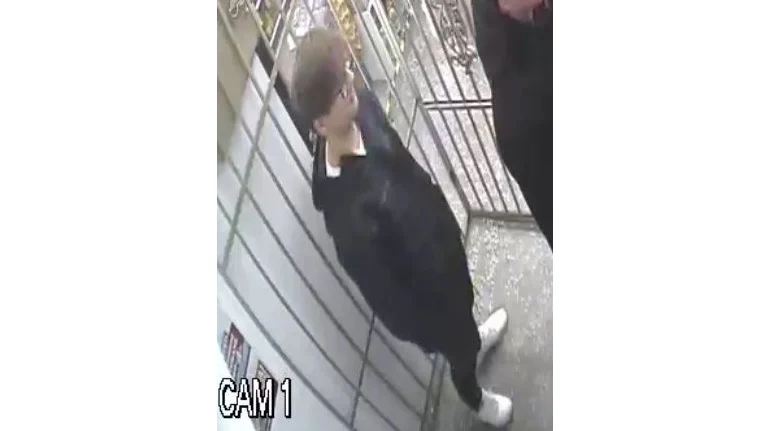 Rozpoznajesz mężczyznę? Pomóż w ściganiu sprawcy pobicia!