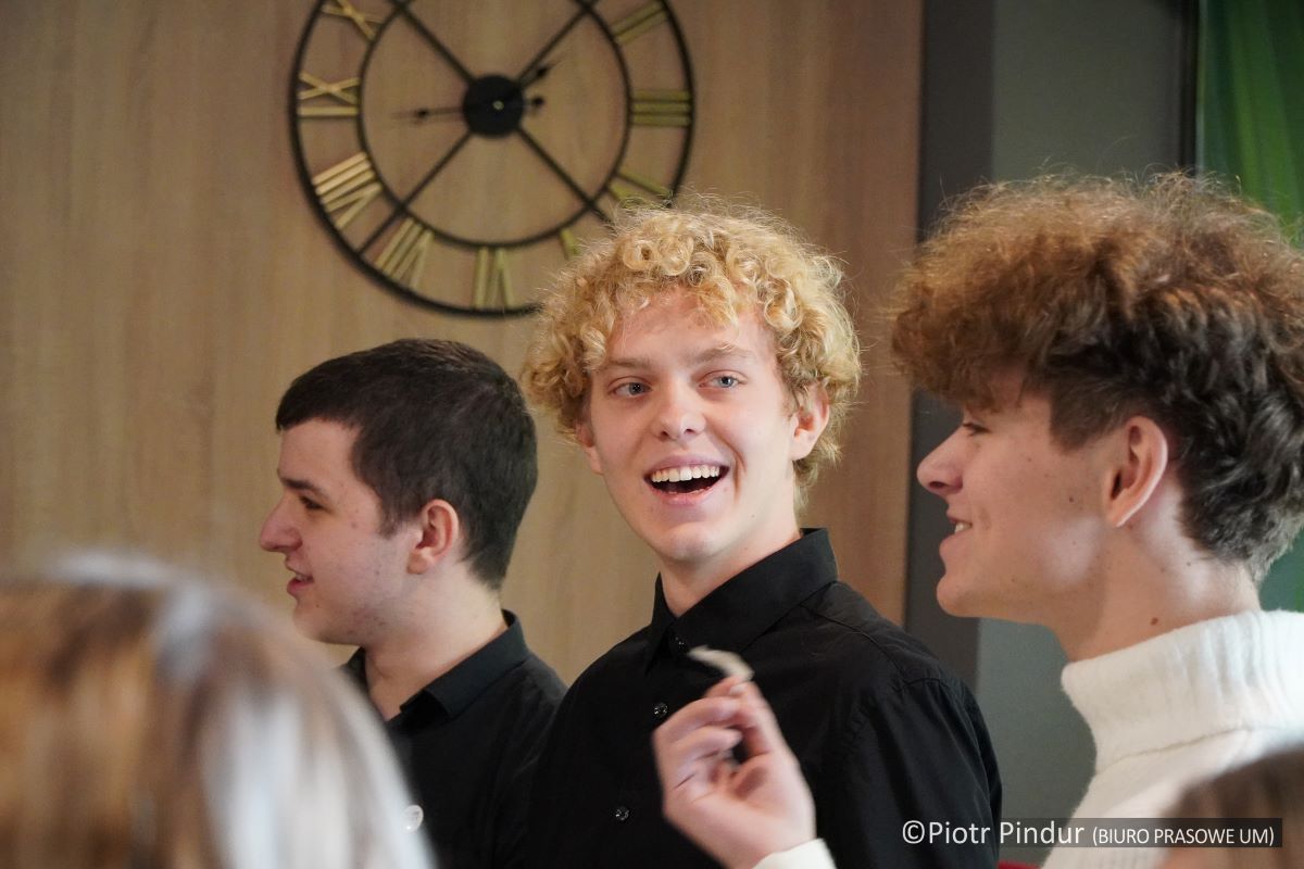 Jak rozpoznać fake newsy? Uczniowie Siemianowic stawiają czoła nowoczesnej propagandzie 8