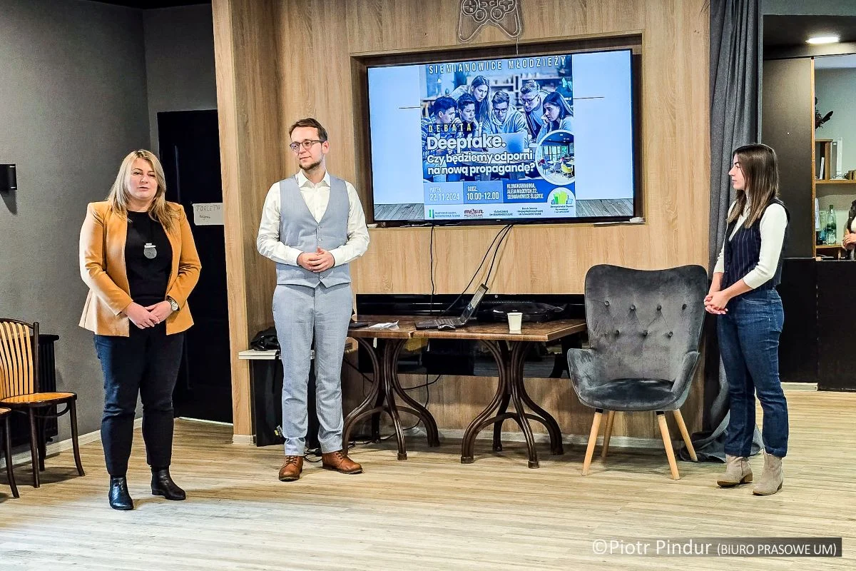 Jak rozpoznać fake newsy? Uczniowie Siemianowic stawiają czoła nowoczesnej propagandzie