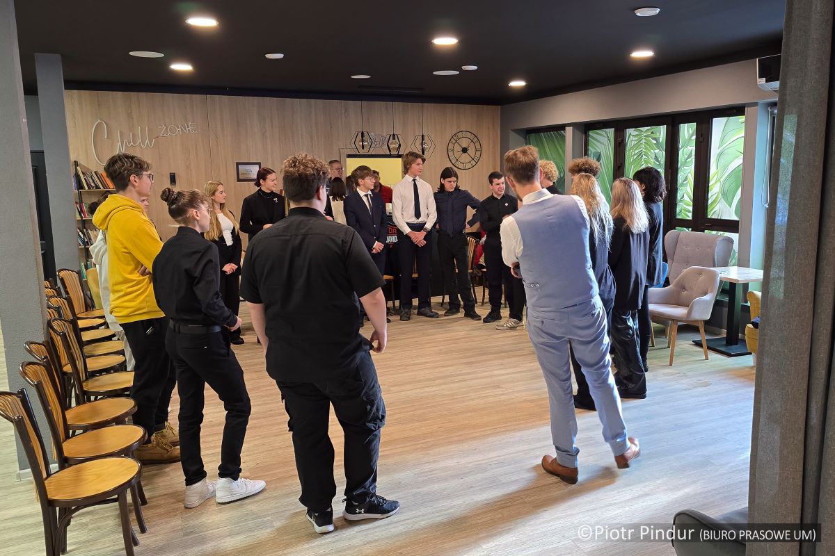 Jak rozpoznać fake newsy? Uczniowie Siemianowic stawiają czoła nowoczesnej propagandzie